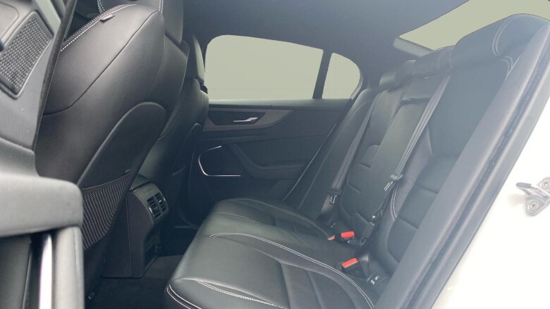 Jaguar XE 2.0 D200 R-Dynamic SE 4dr Auto Diesel Saloon